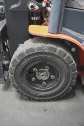 丰田三轮前装载机