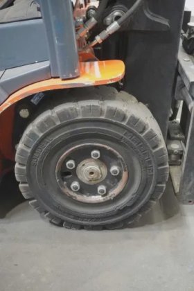 丰田三轮前装载机