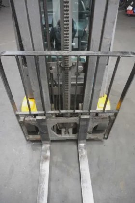 永恒力三轮前叉车