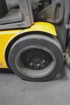 永恒力三轮前叉车