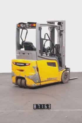 永恒力三轮前叉车