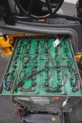 永恒力三轮前叉车