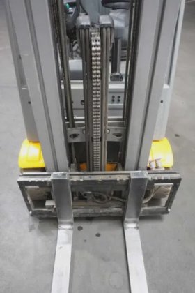 永恒力三轮前叉车