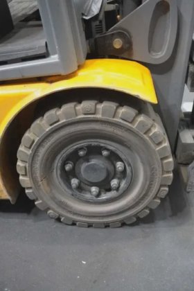 永恒力三轮前叉车