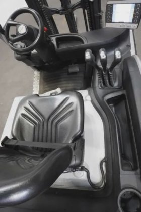 STILL 三轮前装载机