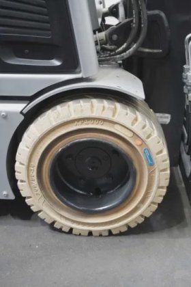 STILL 三轮前装载机