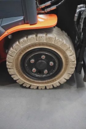 丰田三轮前装载机