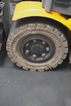 永恒力三轮前叉车