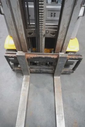 永恒力三轮前叉车