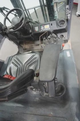 丰田四轮前装载机