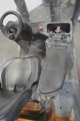 林德四轮前叉车