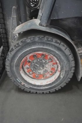 林德四轮前叉车