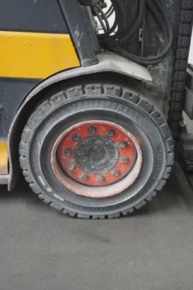 林德四轮前叉车