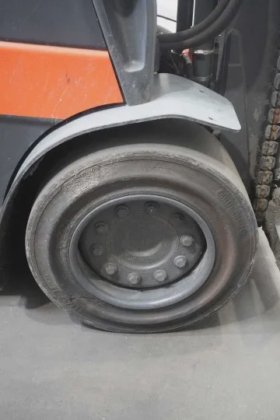 林德四轮前叉车