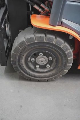 丰田四轮前装载机