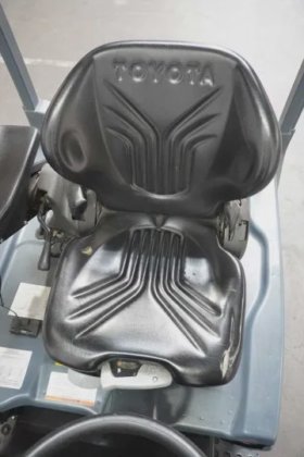 丰田四轮前装载机