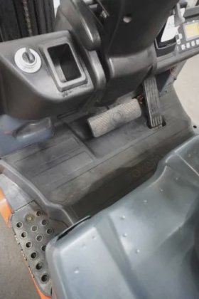 丰田四轮前装载机