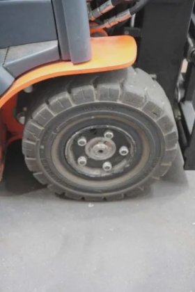 丰田四轮前装载机