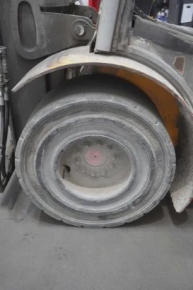 永恒力四轮前叉车