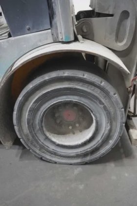 永恒力四轮前叉车