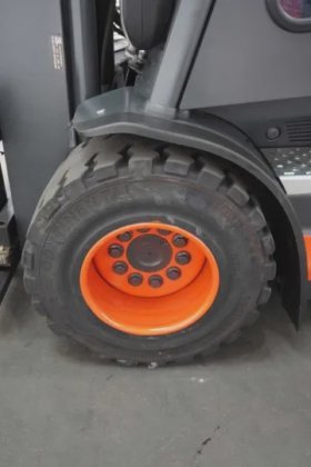 林德四轮前叉车