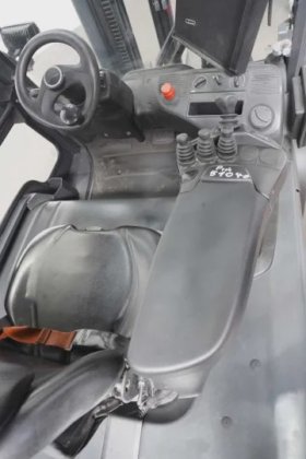 林德四轮前叉车