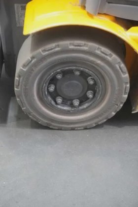 永恒力三轮前叉车