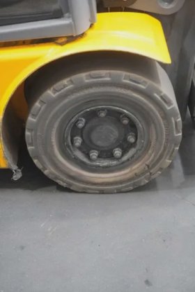 永恒力三轮前叉车