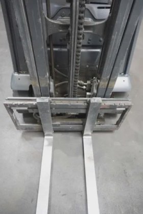 林德三轮前叉车