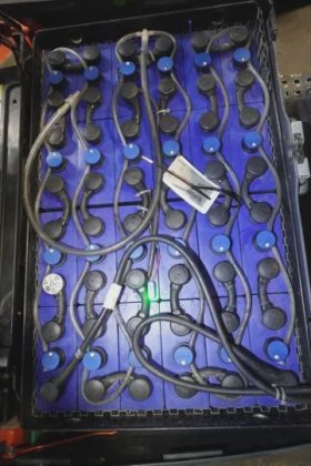 丰田三轮前装载机