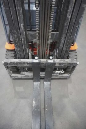 丰田三轮前装载机