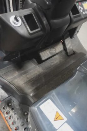 丰田三轮前装载机