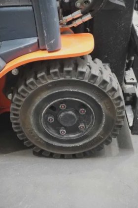 丰田三轮前装载机