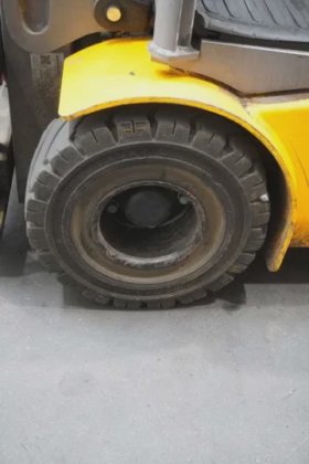 永恒力三轮前叉车