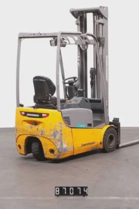 永恒力三轮前叉车