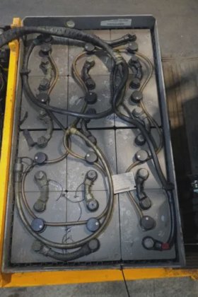 永恒力三轮前叉车