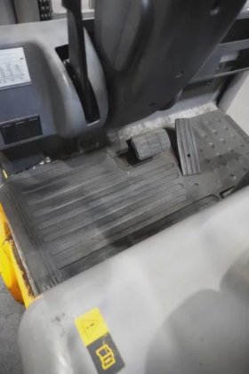 永恒力三轮前叉车