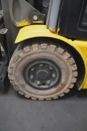 永恒力三轮前叉车