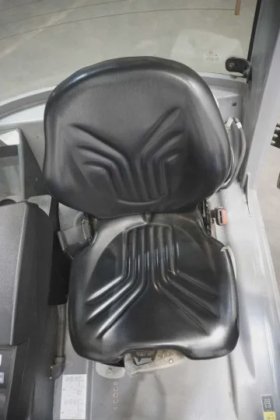 永恒力三轮前叉车