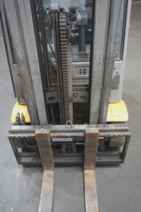 永恒力三轮前叉车