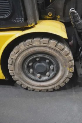 永恒力三轮前叉车