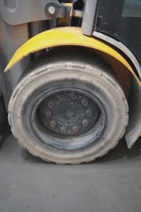 永恒力四轮前叉车