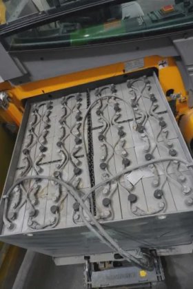 永恒力四轮前叉车