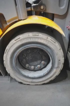 永恒力四轮前叉车