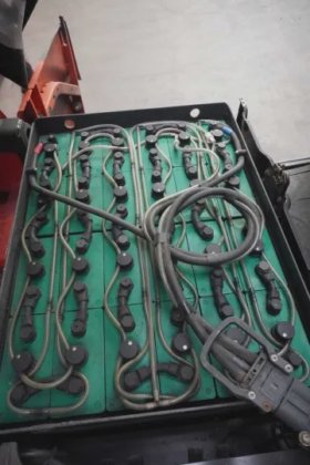 林德四轮前叉车