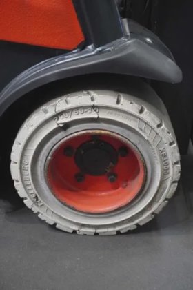 林德四轮前叉车