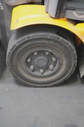 永恒力三轮前叉车