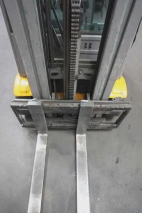 永恒力三轮前叉车