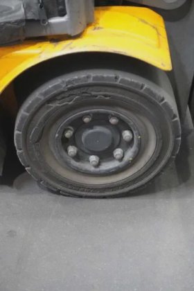 永恒力三轮前叉车