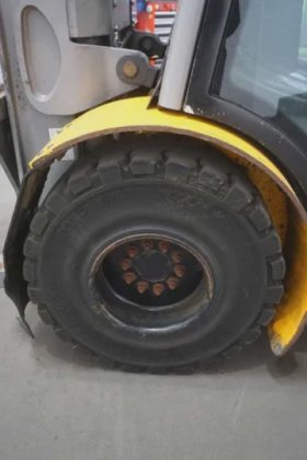 永恒力四轮前叉车